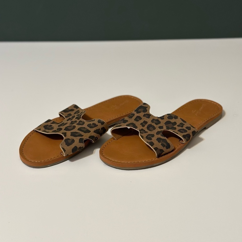 Universal Thread Leopard Print Slide Sandals Size: 5.5 - Picture 5 of 5
